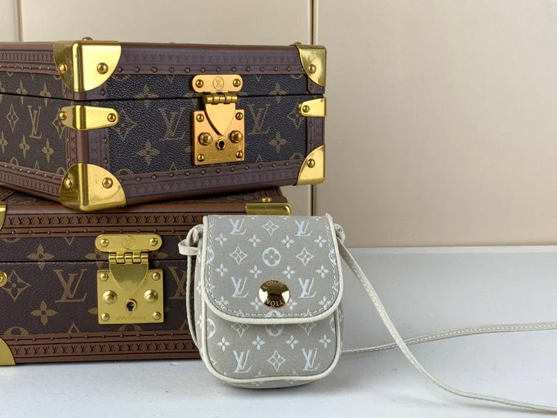 Louis Vuitton bags with a chain - link trim and a leather body for a modern edgeLouis Vuitton Bags