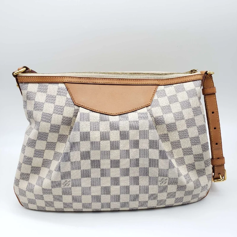 Louis Vuitton bags with a zip - around closure for enhanced securityLouis Vuitton Siracusa MM Shoulder Bag