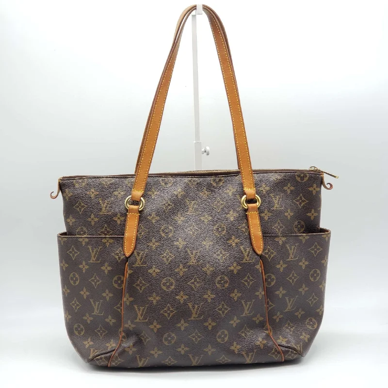 Louis Vuitton Speedy bags in monogram canvas for a classic lookLouis Vuitton Totally MM Brown Monogram Tote Bag