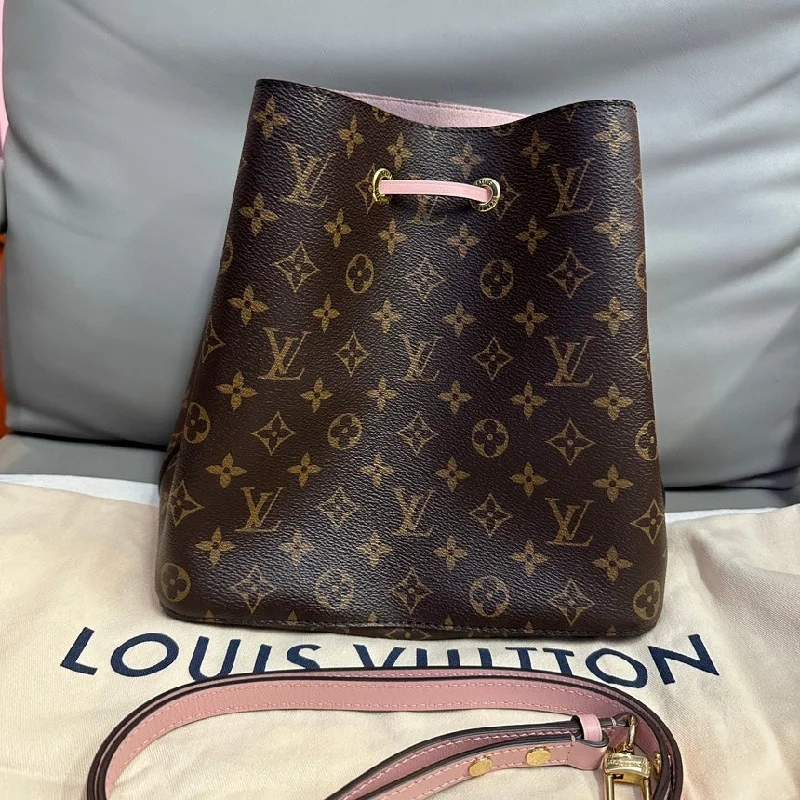 Ladies Louis Vuitton Petite Malle bags in a pastel color for a soft lookLouis Vuitton Monogram Canvas NeoNoe Bucket Bag,Brown