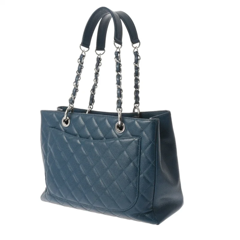 Chanel bags for women who appreciate fine craftsmanshipCHANEL Grand Shopping Tote